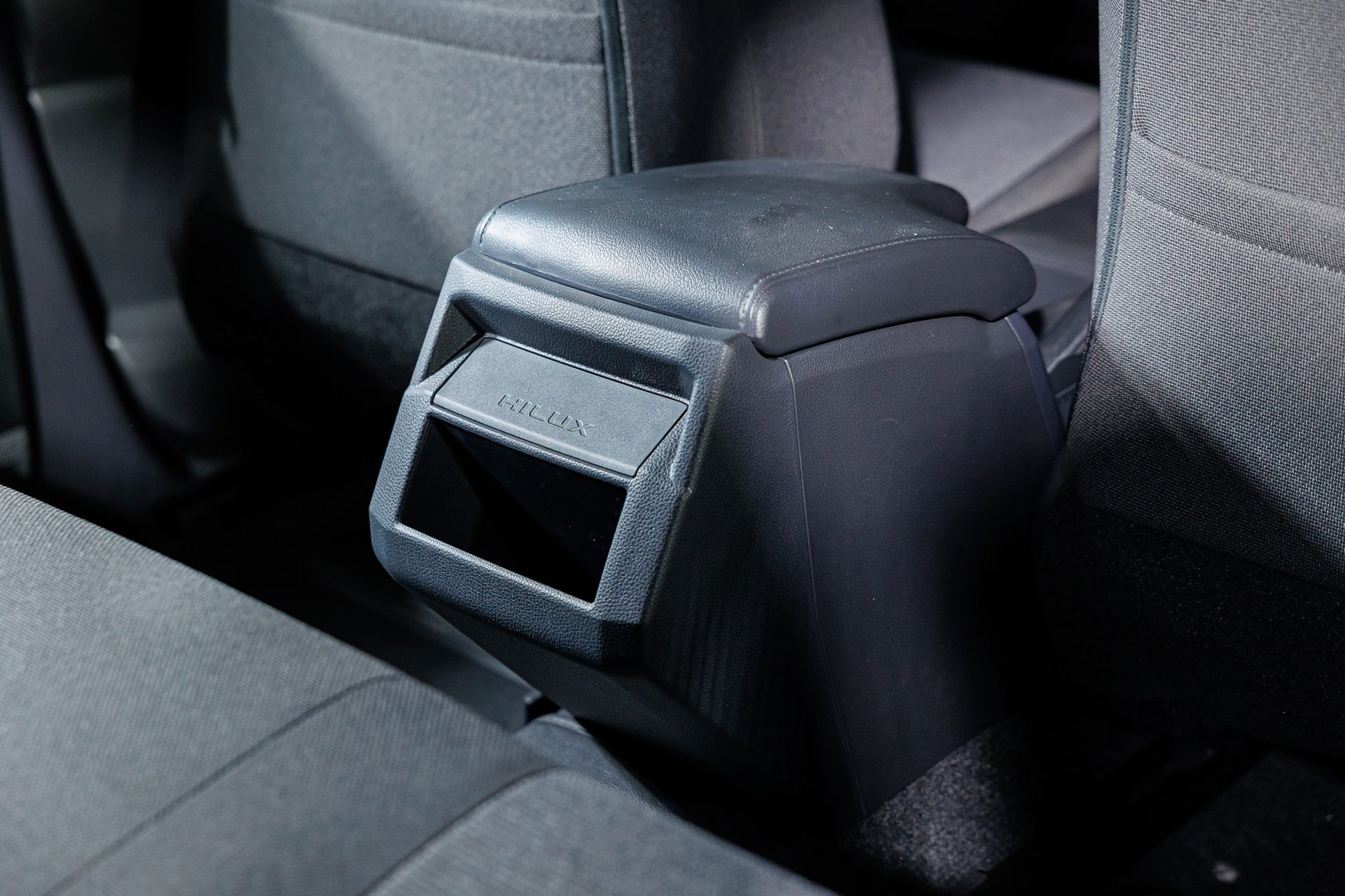 Toyota Hilux Travo Double Cab 4TREX 2.8 Premium MT โตโยต้า ไฮลักซ์ ทราโว ปี 2025 : ภาพที่ 13