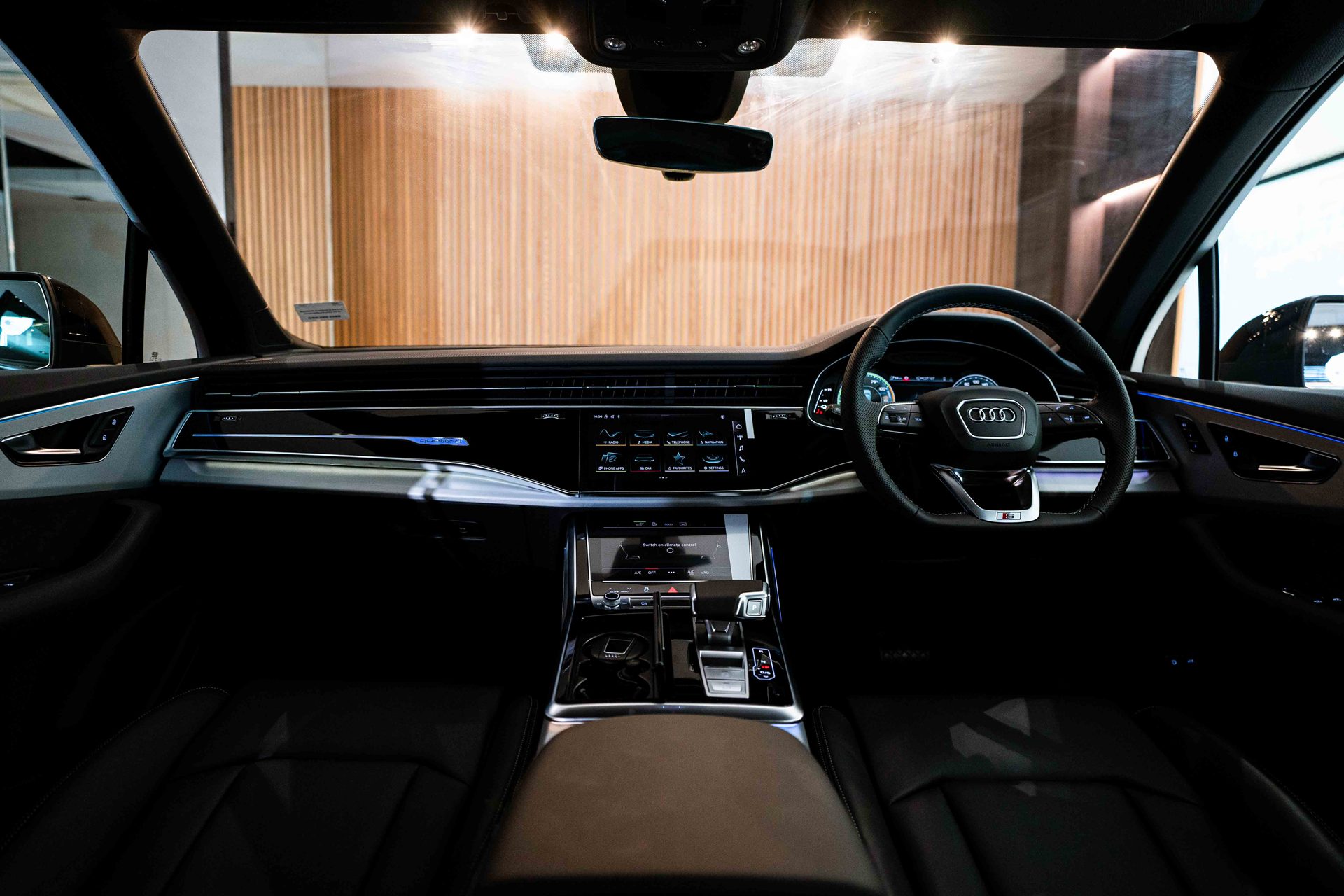 Audi Q7 TFSI e quattro S line edition one อาวดี้ คิว7 ปี 2024 : ภาพที่ 7