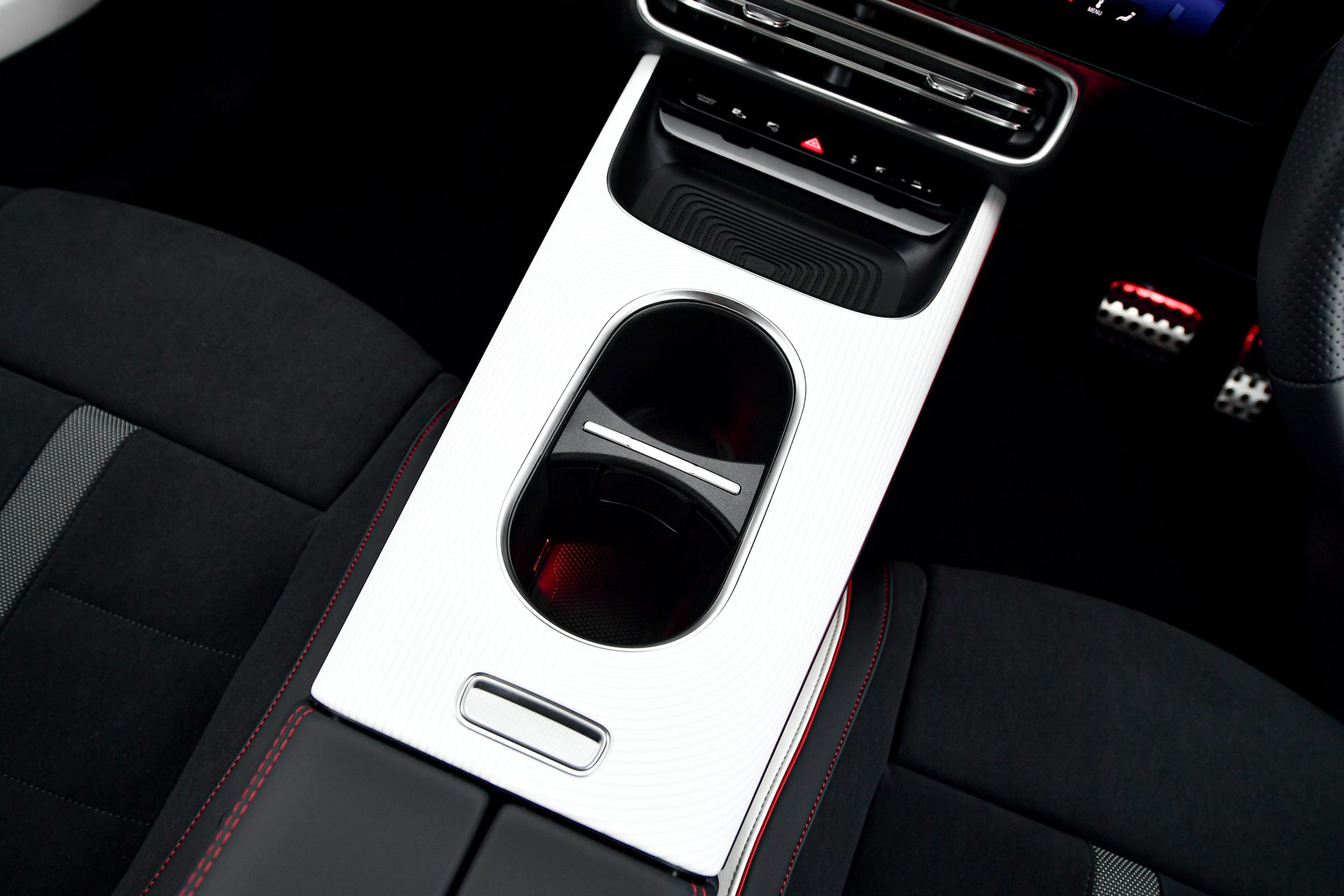 Mercedes-benz CLA-Class CLA 250+ with EQ Technology เมอร์เซเดส-เบนซ์ ปี 2025 : ภาพที่ 15