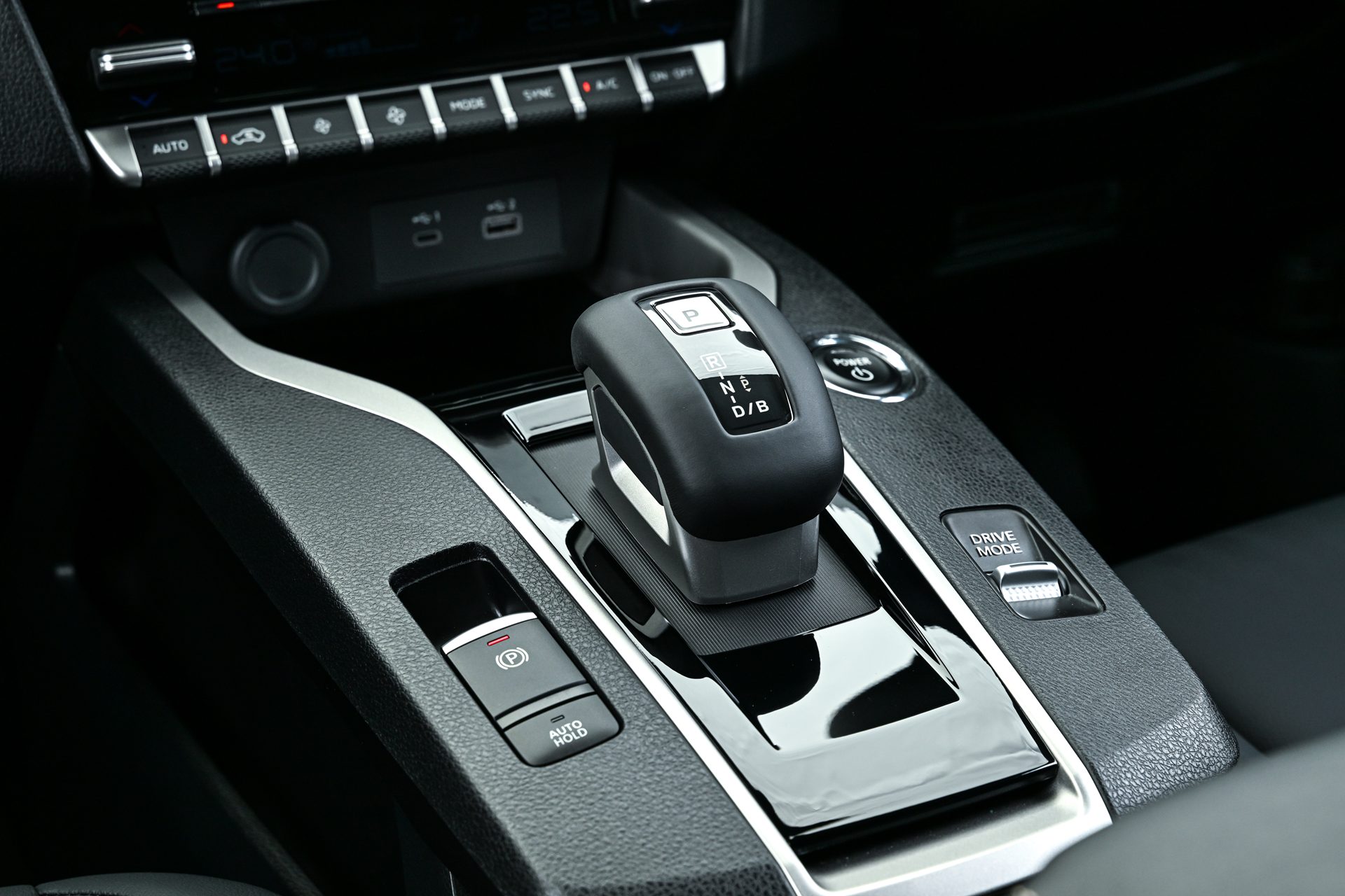 Mitsubishi Xforce HEV Ultimate มิตซูบิชิ ปี 2025 : ภาพที่ 4