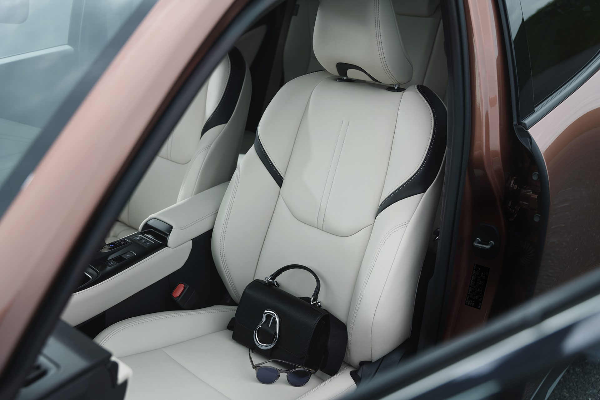 Lexus LBX Bespoke เลกซัส ปี 2024 : ภาพที่ 6