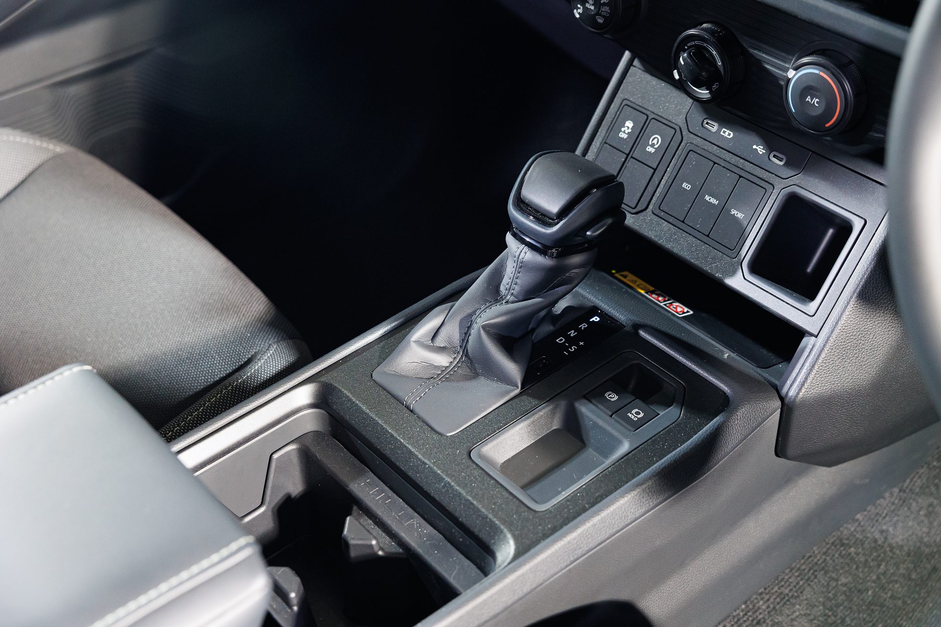 Toyota Hilux Travo Smart Cab Prerunner 2.8 Smart AT โตโยต้า ไฮลักซ์ ทราโว ปี 2025 : ภาพที่ 13