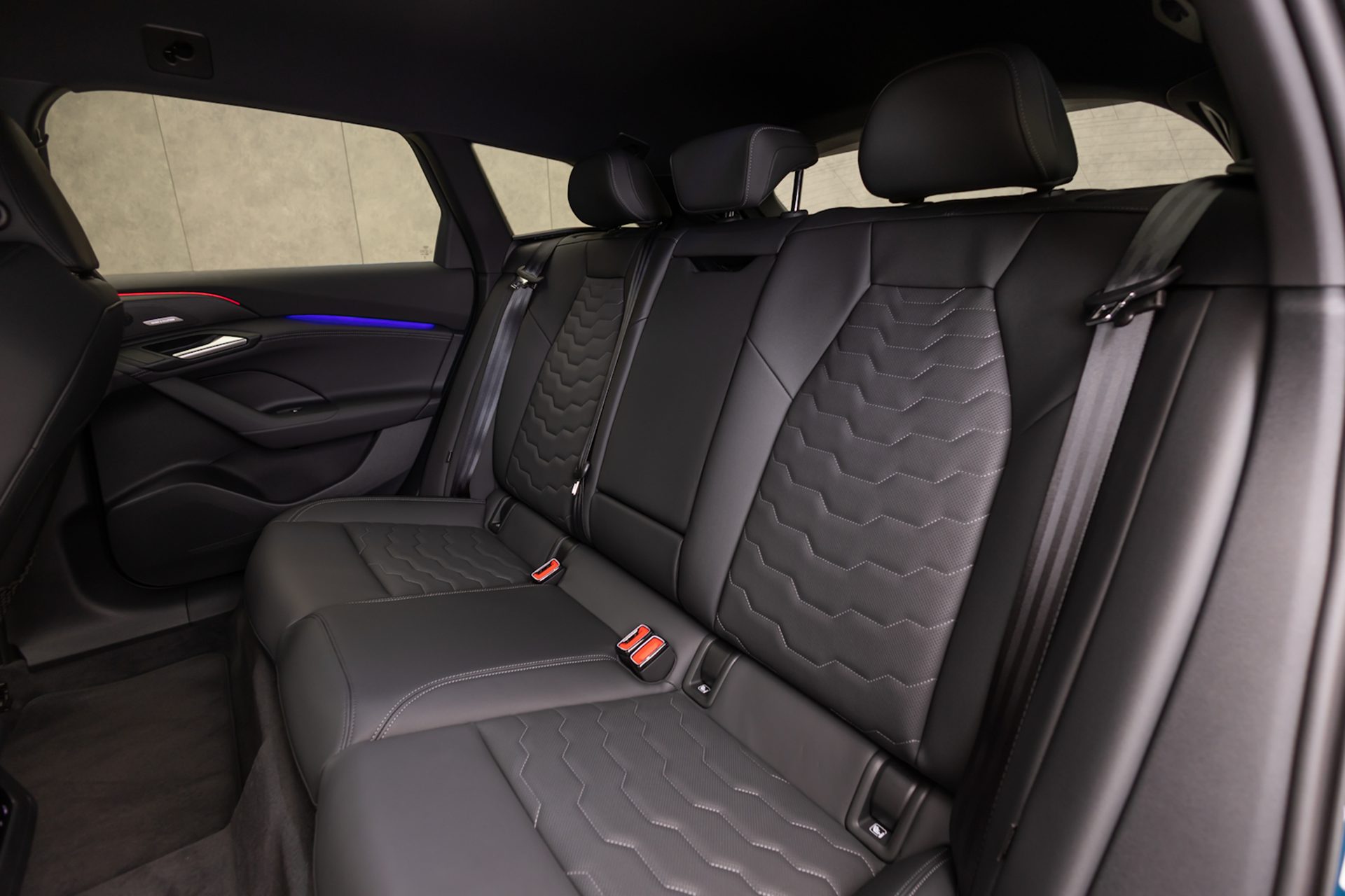 Audi S6 Avant e-tron quattro อาวดี้ ปี 2025 : ภาพที่ 15