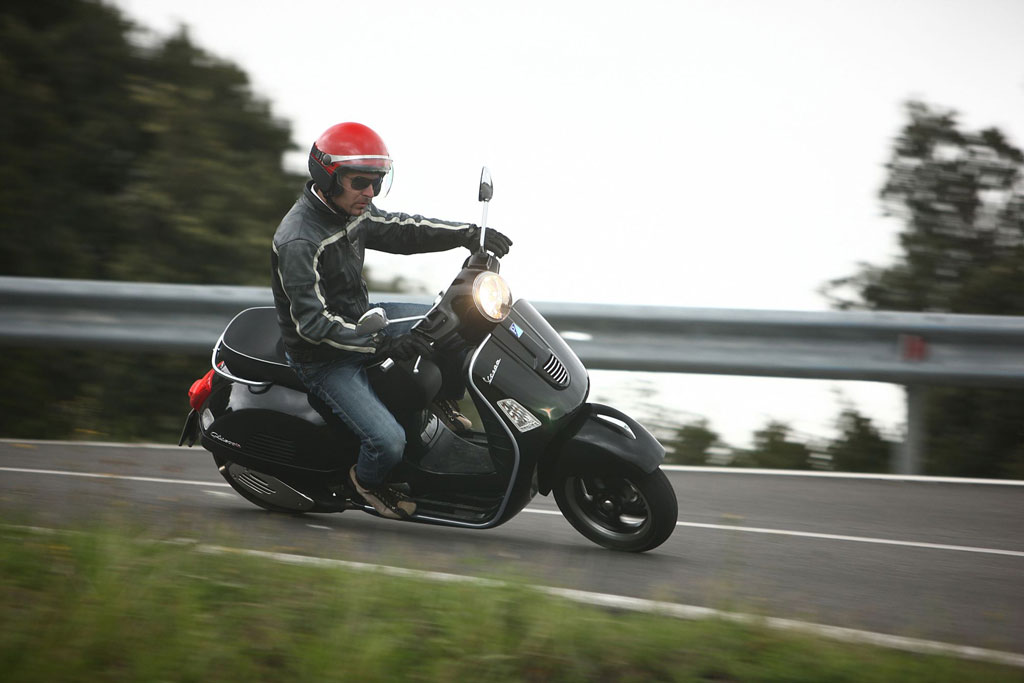 Vespa GTS 300 ie Super (Urban Sports) เวสป้า ปี 2012 : ภาพที่ 4