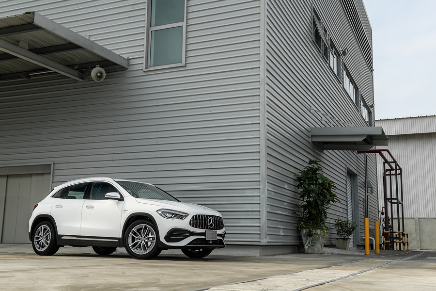 Mercedes-benz AMG GLA 35 4MATIC เมอร์เซเดส-เบนซ์ เอเอ็มจี ปี 2021 : ภาพที่ 3