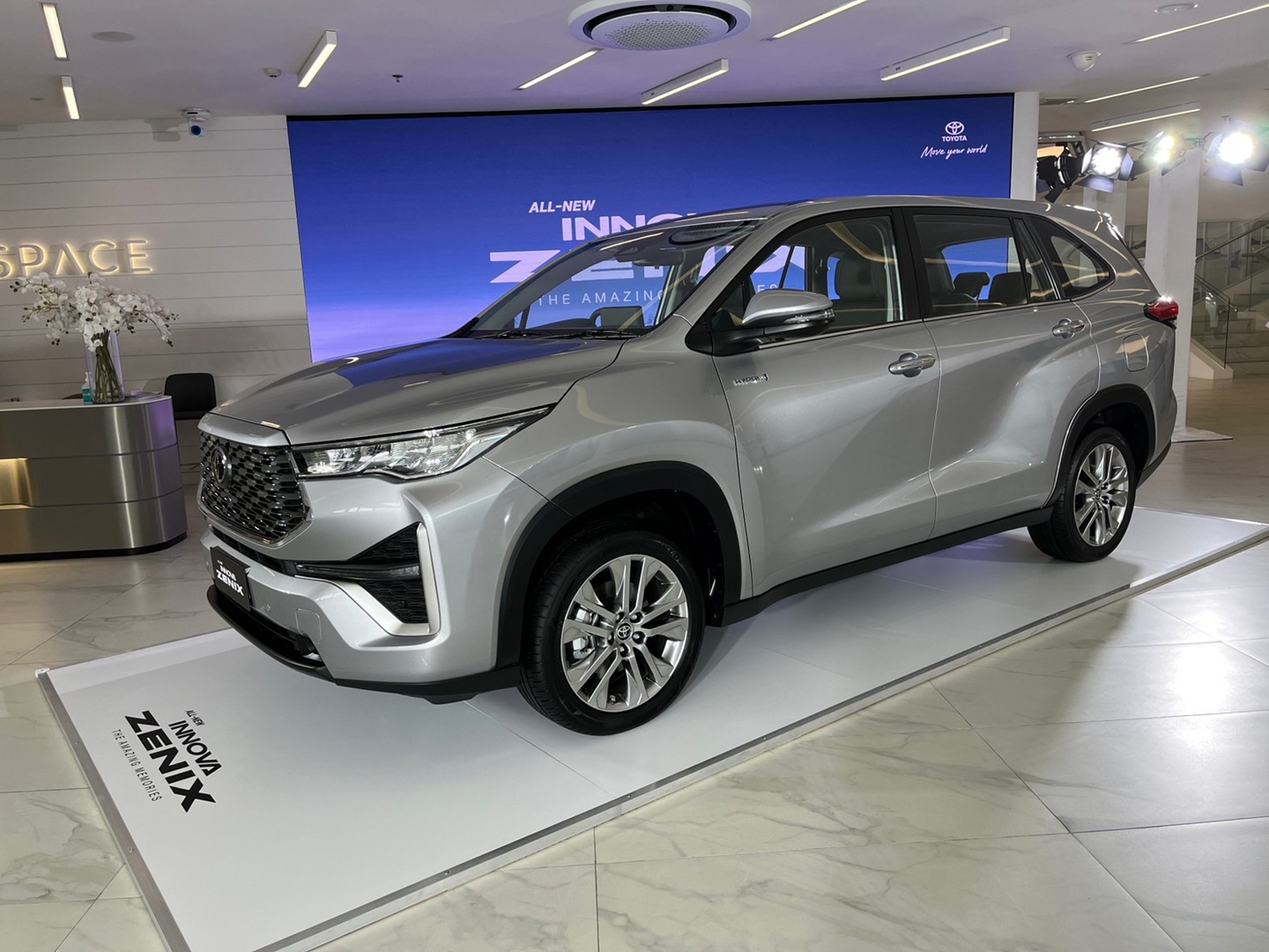 Toyota Innova Zenix 2.0 HEV Smart ปี 2023 ราคา-สเปค-โปรโมชั่น