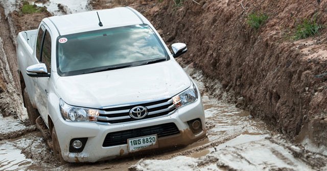 รีวิว Toyota Hilux Revo <br/>ภายในหรู ขับนุ่ม เทคโนโลยีเด่น